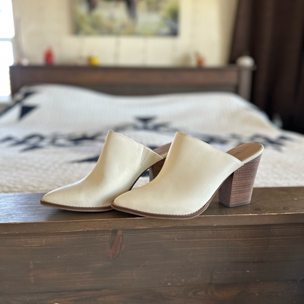 Elegant Cream Mules with Wooden Heel
